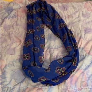 3/$10💕Royal blue print infinity scarf